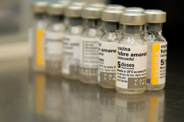 Rede pública de saúde oferece vacinação contra a febre amarela (Foto livre da Agência Brasília https://www.flickr.com/photos/agenciabrasilia/31579077623)