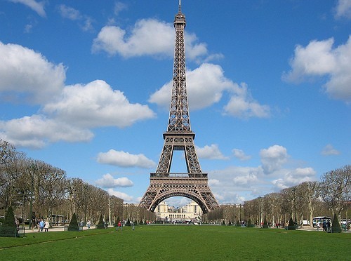Após três meses fechada, Torre Eiffel terá reabertura dia 25 de ...