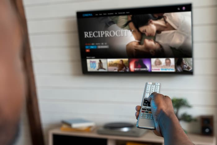 beneficios-de-se-ter-uma-tv-box-transforme-sua-tv-comum-em-uma-smart-tv